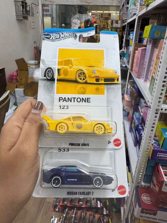 JKY47 (HW PANTONE AST)- Hot Wheels 2026 Pantone Collection Silver Celebration Series 1:64 Scale