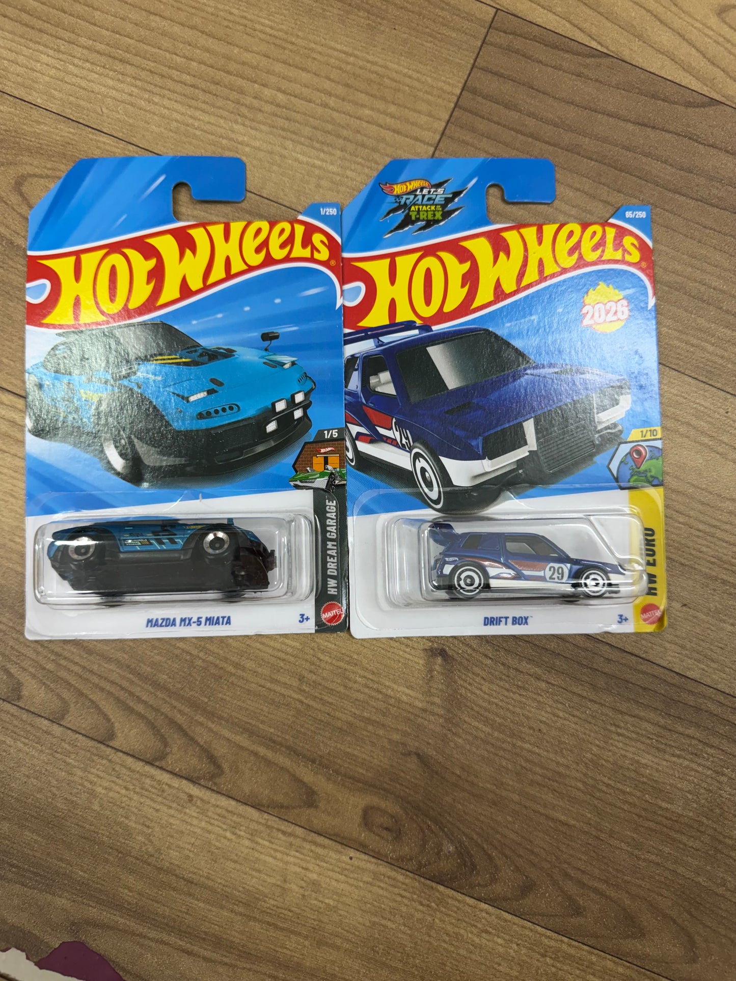 SINGLE HOTWHEELS CAR- MAZDA MX-5 MIATA AND DRIFT BOX