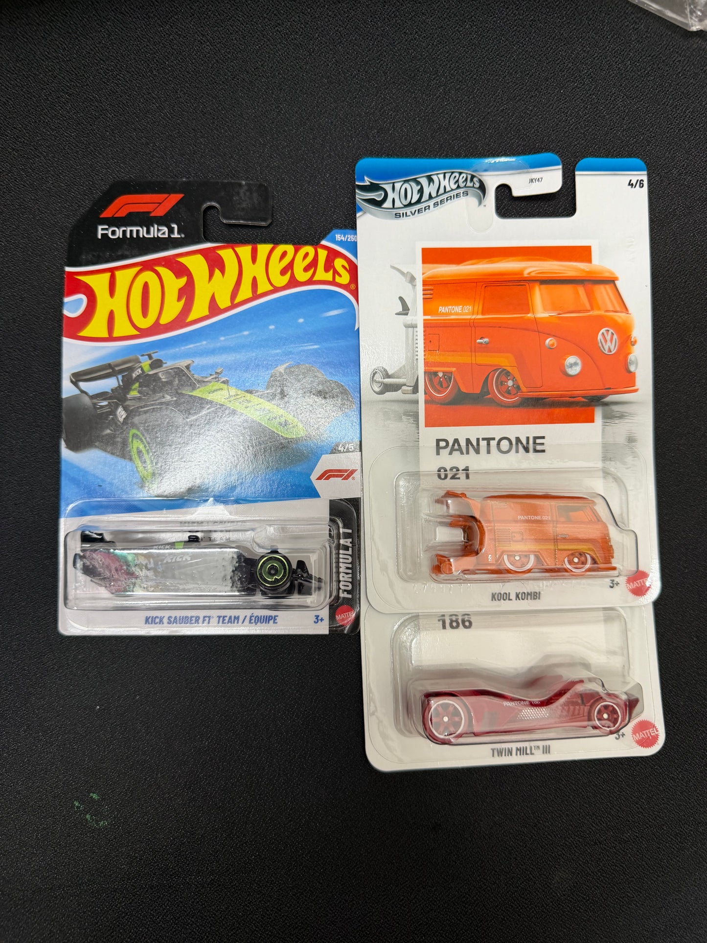 SINGLE HOT WHEELS CAR FORMULA 1- KICK SAUBER F1 TEAM/ EQUIPE and KOOL KOMBI AND TWIN MILL