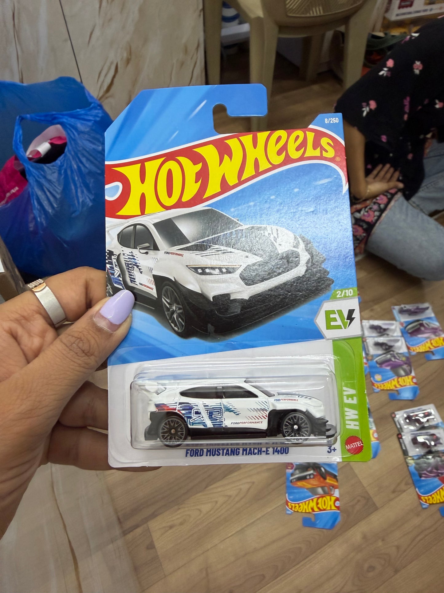 SINGLE HOT WHEELS CAR FORD MUSTANG MACH-E 1400