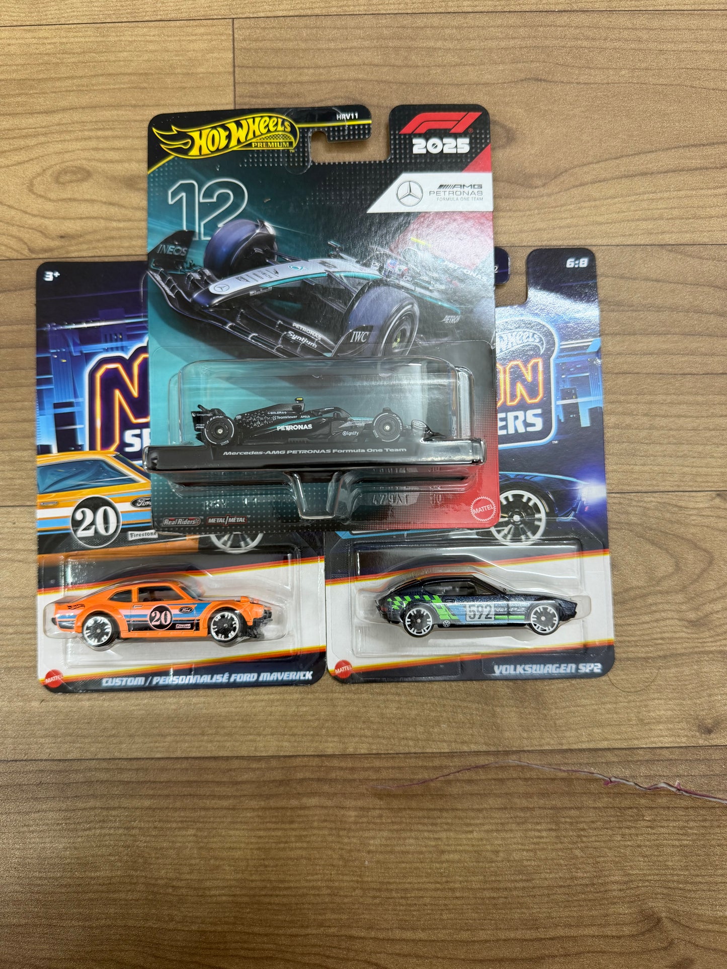NEW MODELS- Hot Wheels 1:64 Scale Premium Race Team-HRV-11 (FORMULA 1 AST)