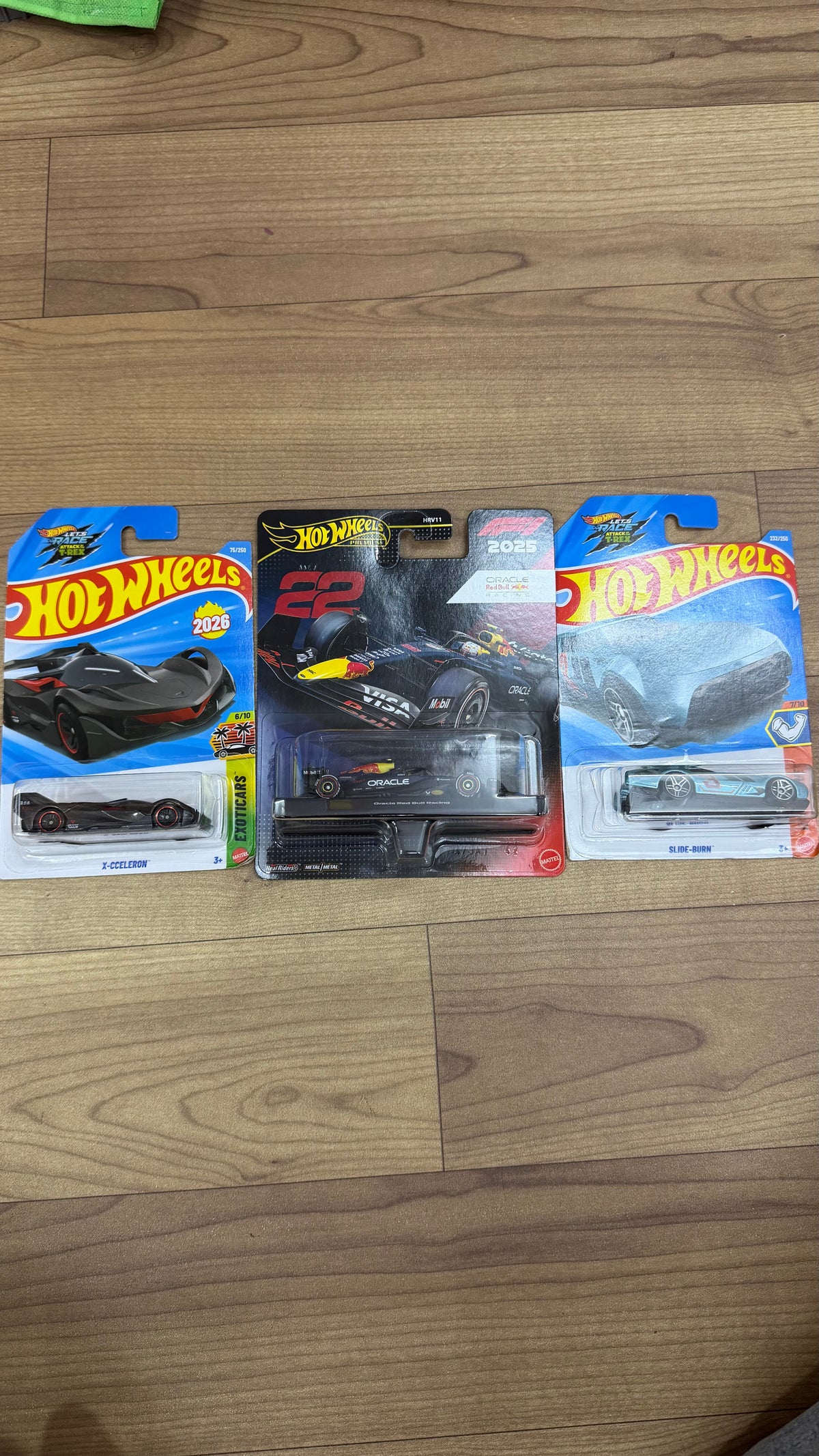 NEW MODELS- Hot Wheels 1:64 Scale Premium Race Team-HRV-11 (FORMULA 1 AST)