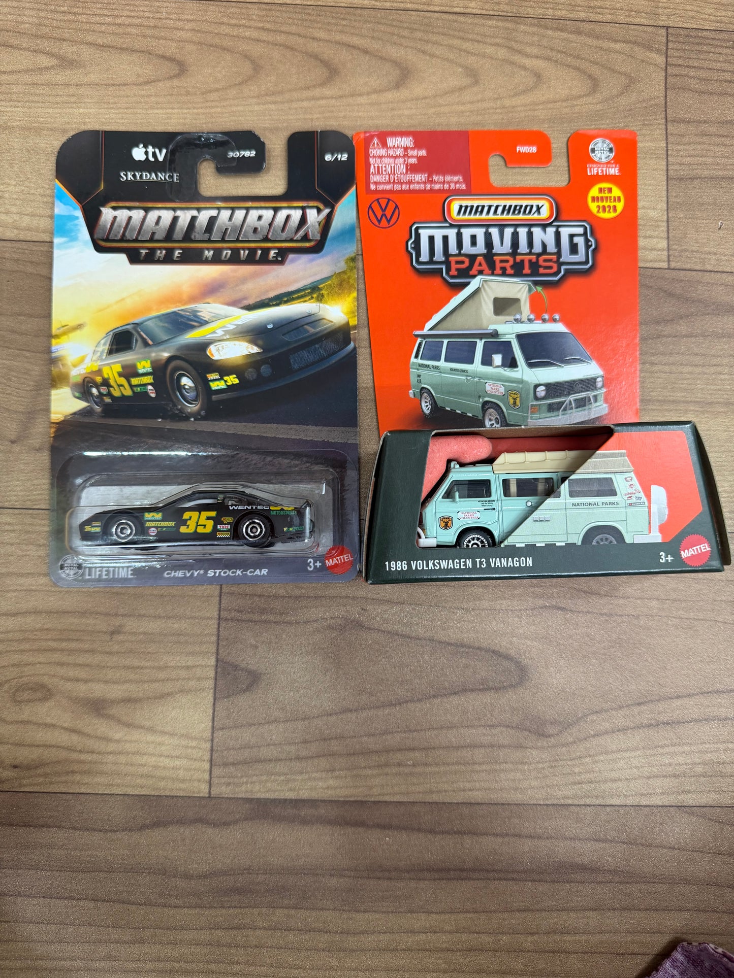 1986 VOLKSWAGEN T3 VANAGON- FWD28_MOVING PARTS MATCHBOX AND CHEVY STOCK- CAR (MATCHBOX CAR)
