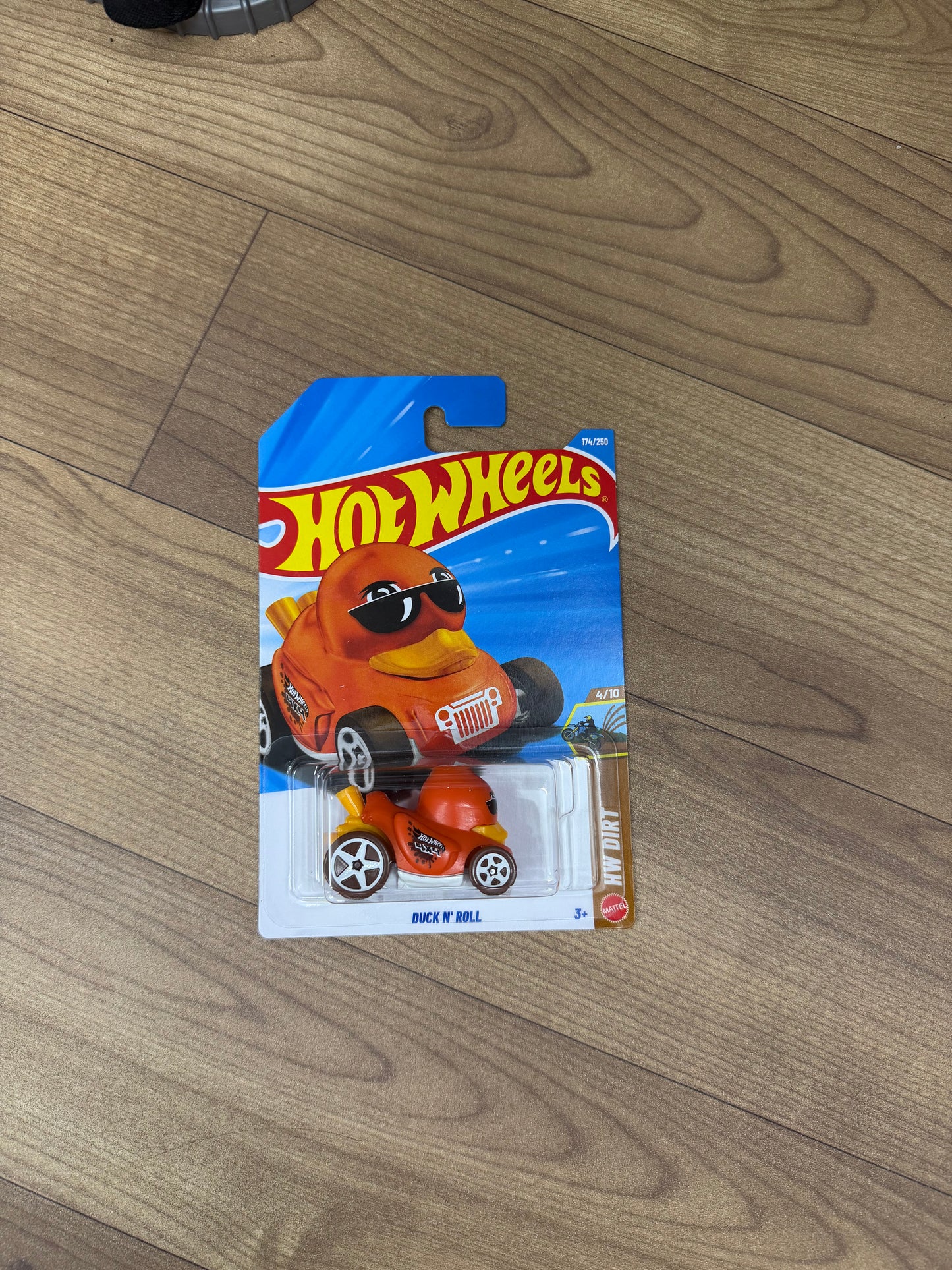 SINGLE HOT WHEELS CAR DUCK N ROLL