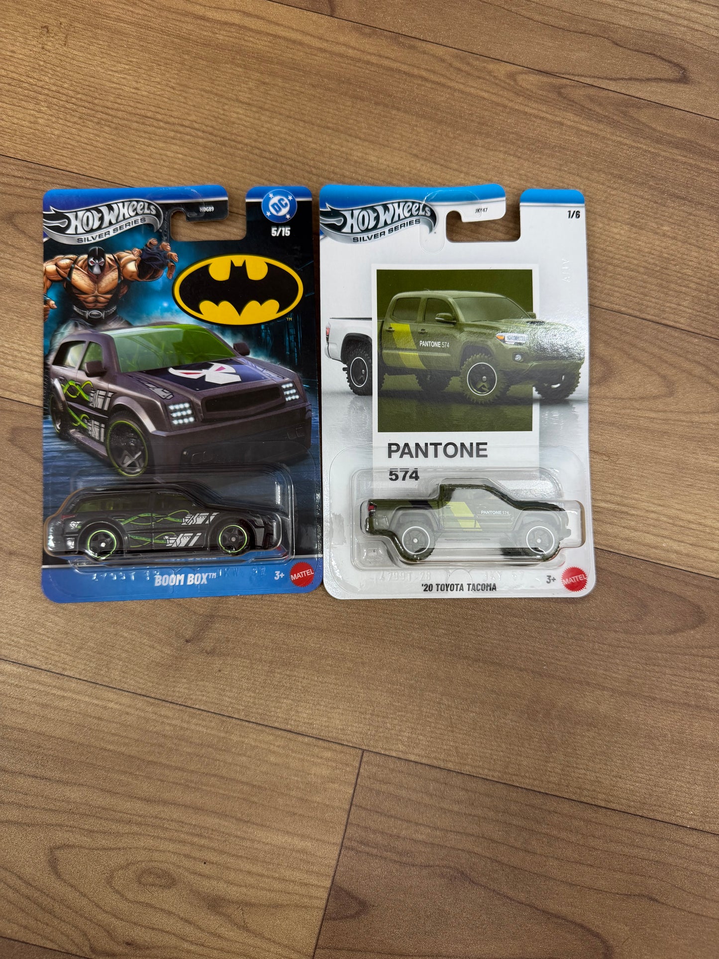 NEW JKY47 (HW  PANTONE AST)- Hot Wheels 2026 Pantone Collection Silver Celebration Series 1:64 Scale