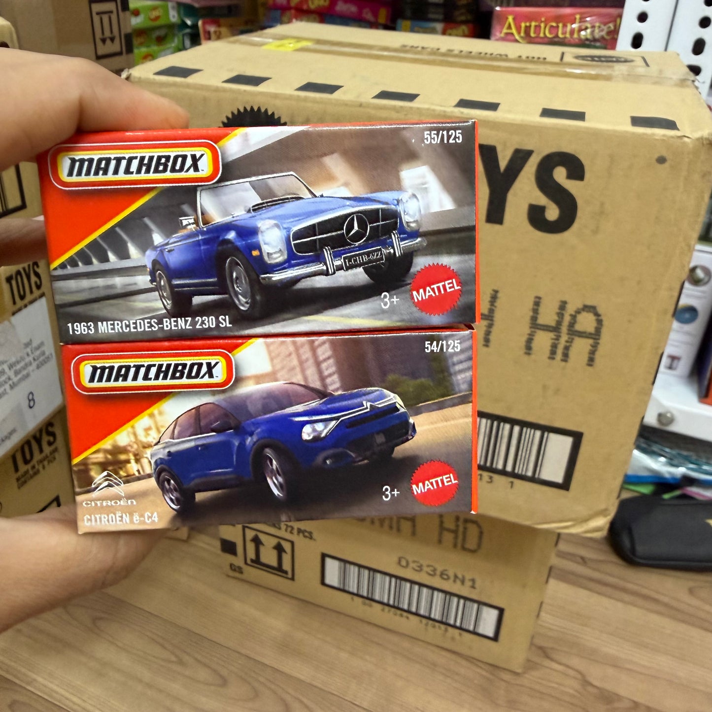 DNK70 (MATCHBOX PWR GBRS HERITAGE)- 1963 MERCEDES BENZ 230 SL and CITROEN e-C4