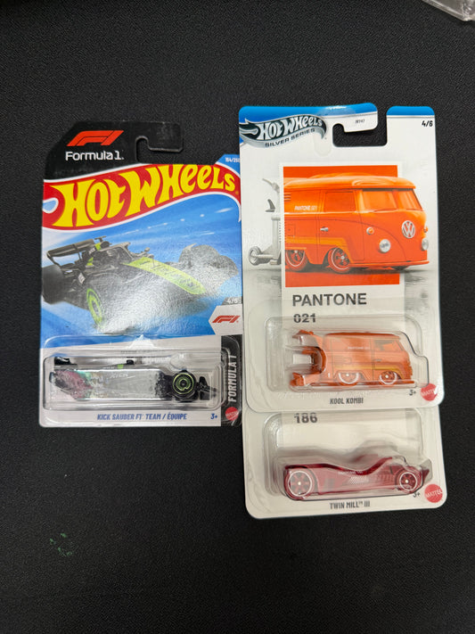 SINGLE HOT WHEELS CAR FORMULA 1- KICK SAUBER F1 TEAM/ EQUIPE and KOOL KOMBI AND TWIN MILL