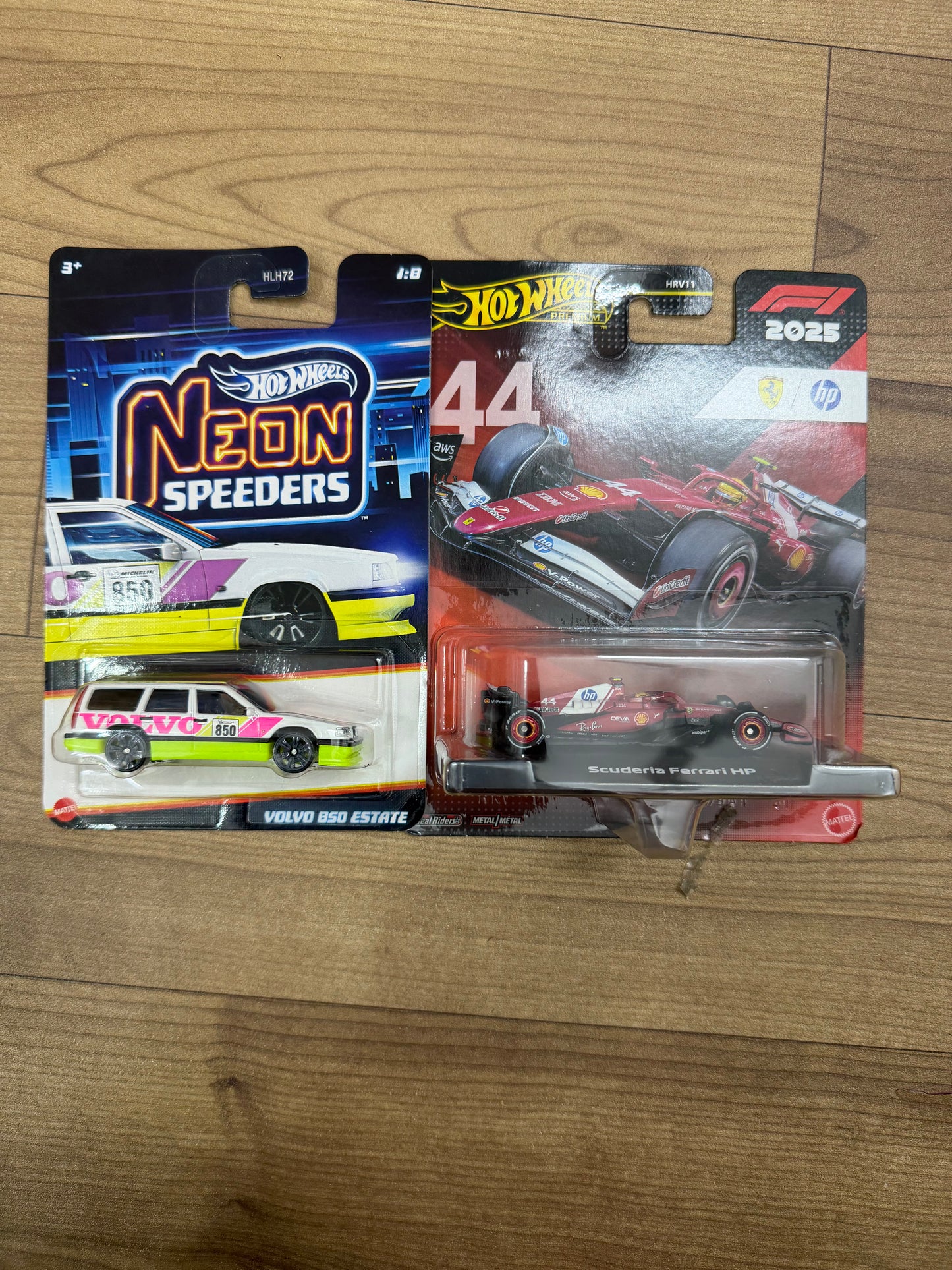 NEW MODELS- Hot Wheels 1:64 Scale Premium Race Team-HRV-11 (FORMULA 1 AST)