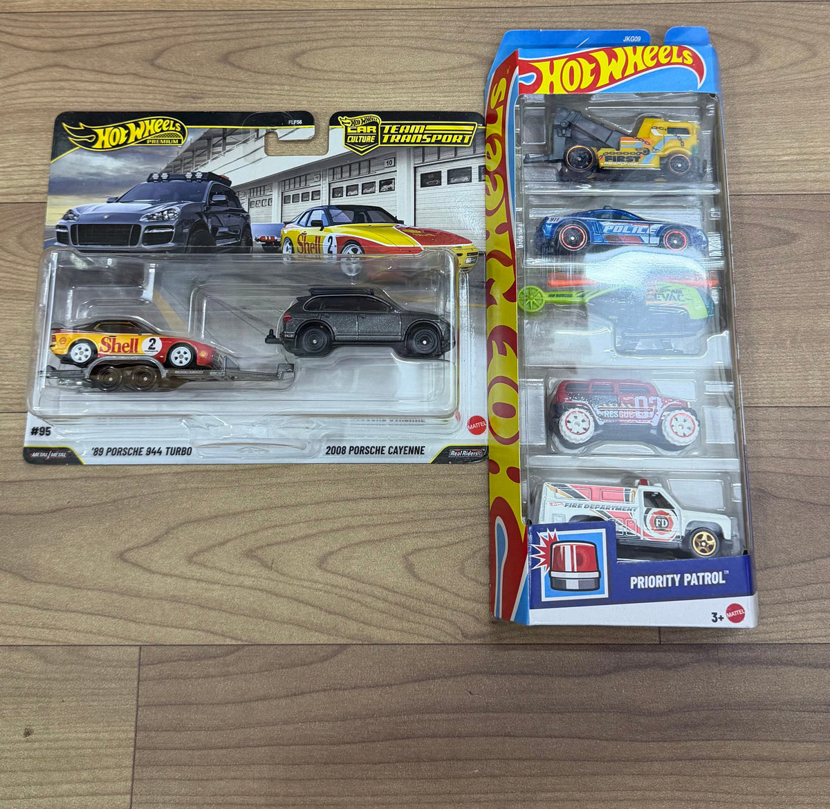 FLF56- HOT WHEELS CAR CULTURE-TEAM TRANSPORT- PREMIUM