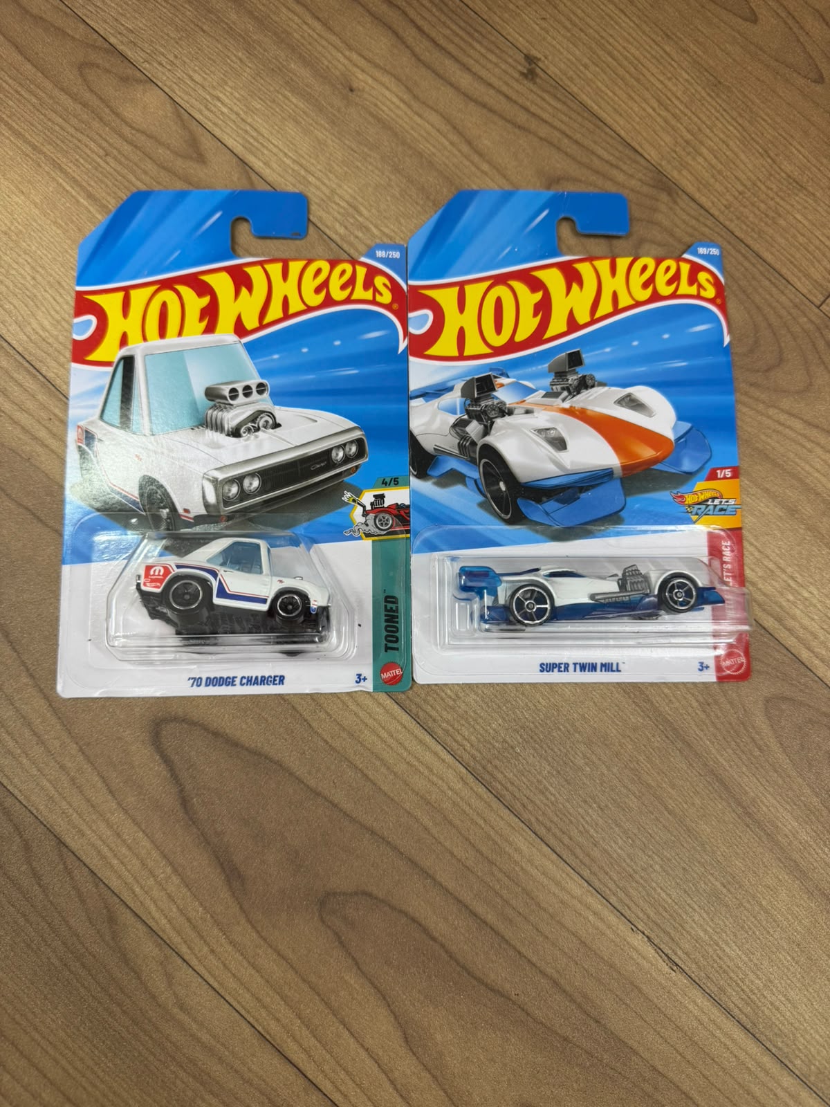 SINGLE HOT WHEELS CAR 70 DODGE CHARGER AND SUPER TWIN MILL