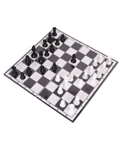 Ratna's Kings Kingdom Magnetic Chess Set