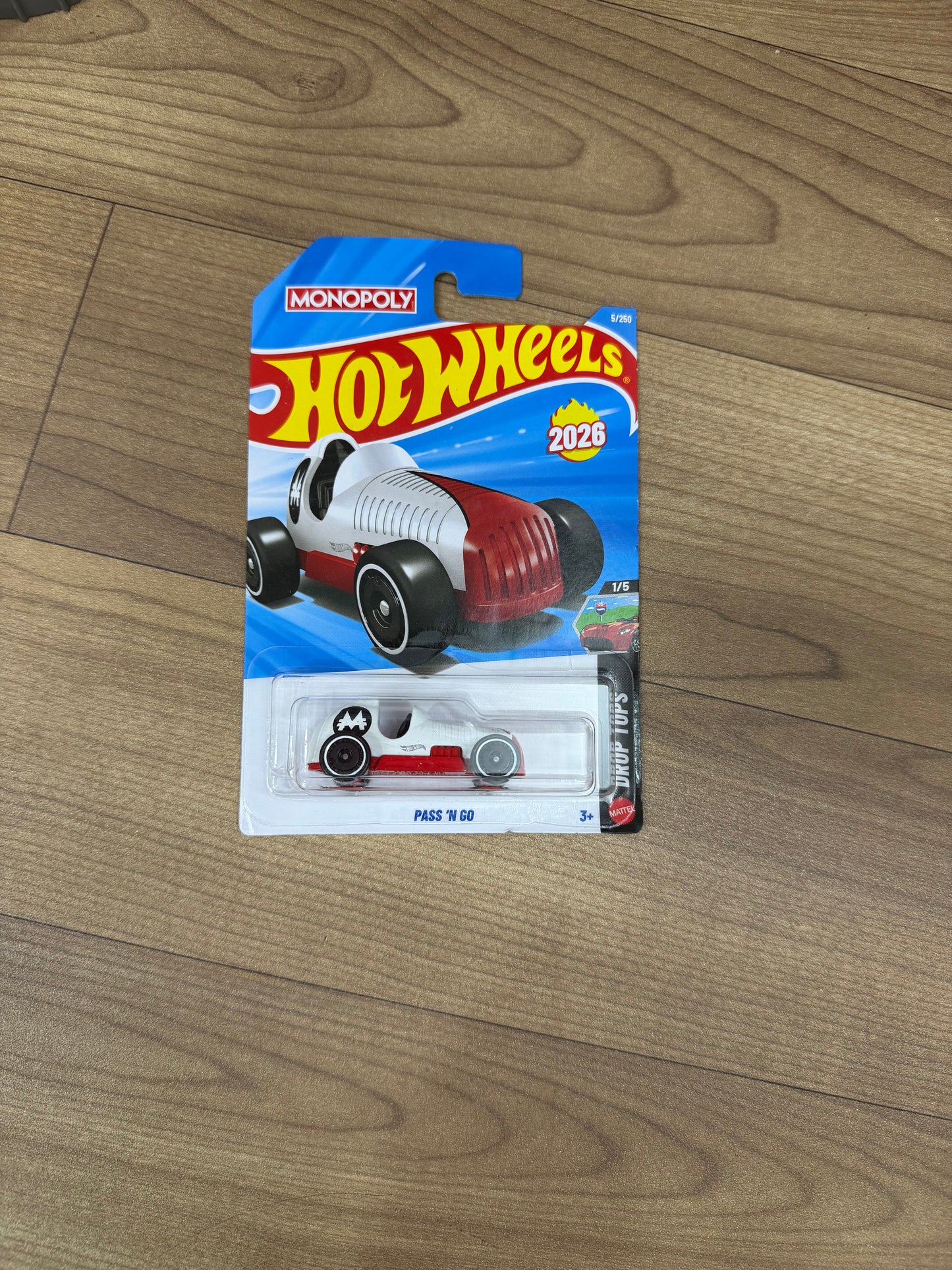 SINGLE HOT WHEELS CAR PASS N GO WHITE