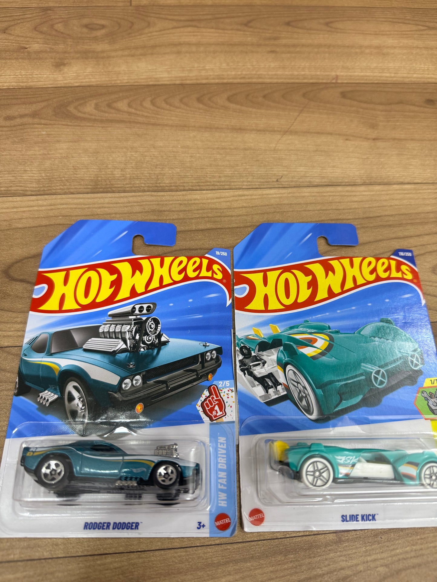 SINGLE HOT WHEELS CAR RODGER DODGER AND SLIDE KICK