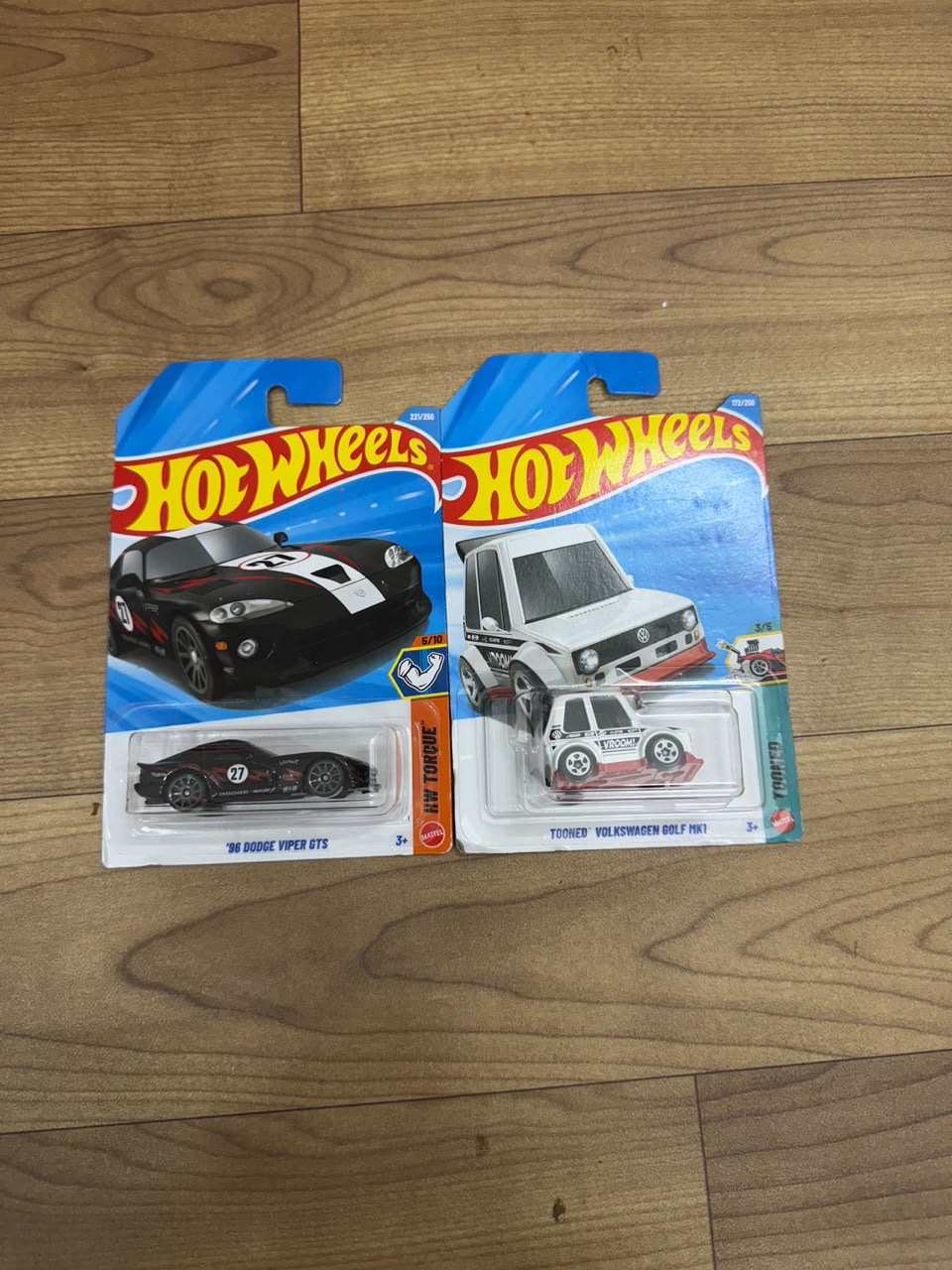 96 DODGE VIPER GTS AND TOONED VOLKSWAGEN GOLF MK1: SINGLE HOT WHEELS