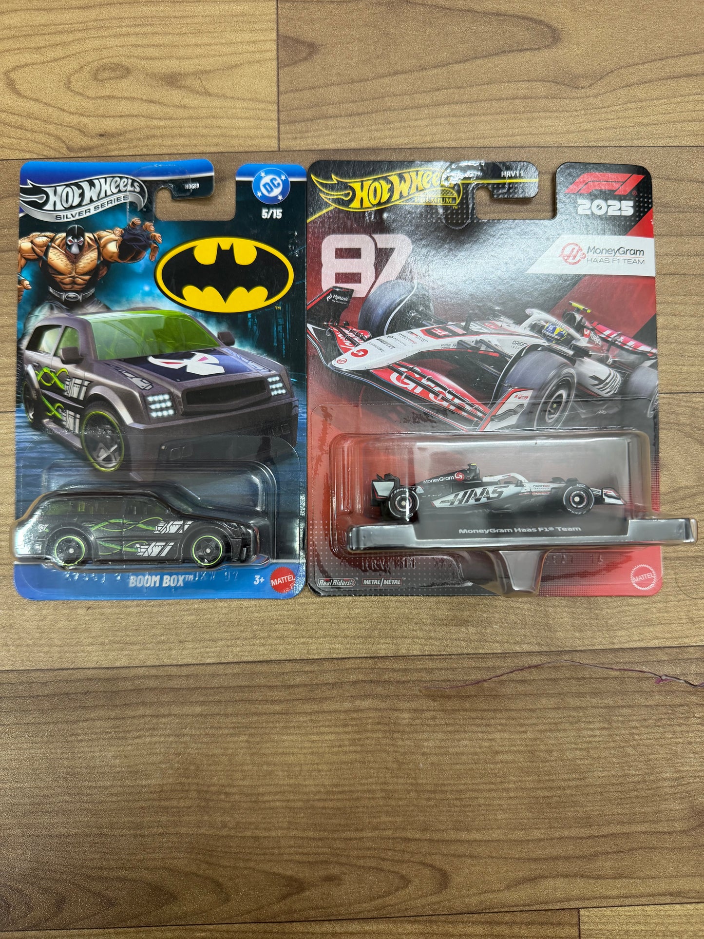 NEW MODELS- Hot Wheels 1:64 Scale Premium Race Team-HRV-11 (FORMULA 1 AST)