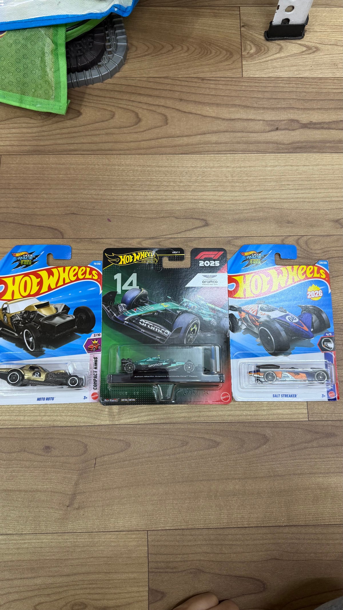 NEW MODELS- Hot Wheels 1:64 Scale Premium Race Team-HRV-11 (FORMULA 1 AST)