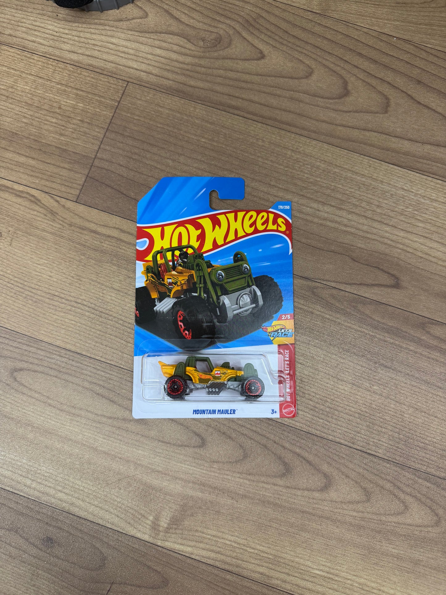 SINGLE HOT WHEELS CAR MOUNTAIN HAULER