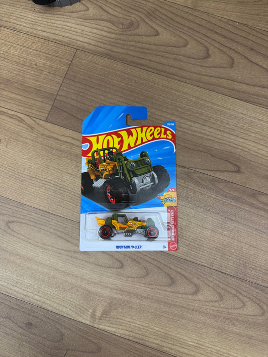 SINGLE HOT WHEELS CAR MOUNTAIN HAULER