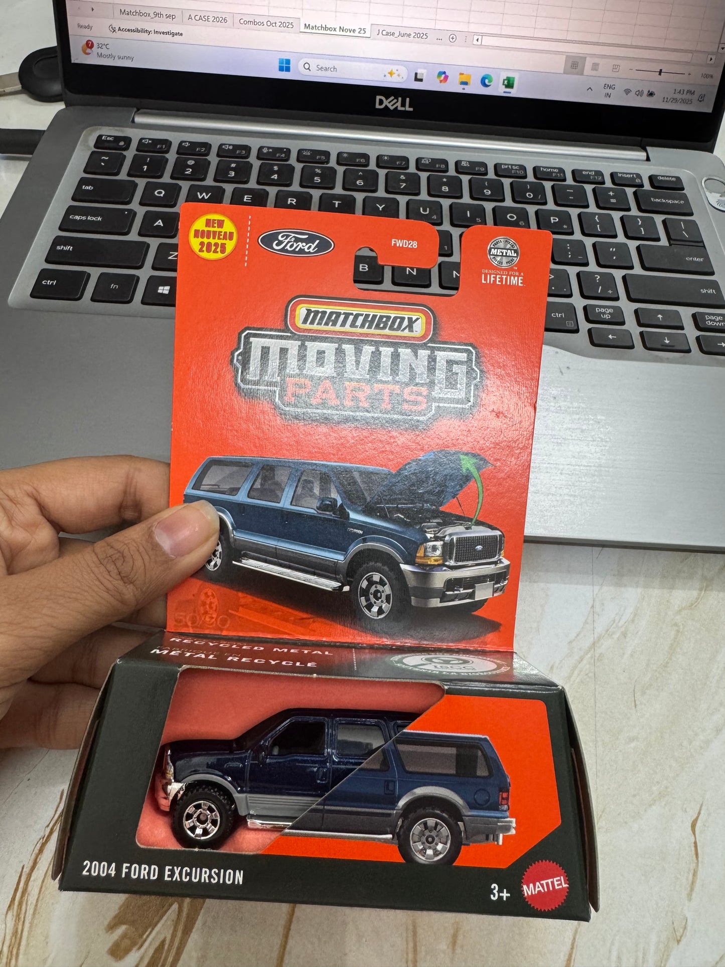 MATCHBOX MOVING PARTS- MOVING PARTS- 2004 FORD EXCURSION