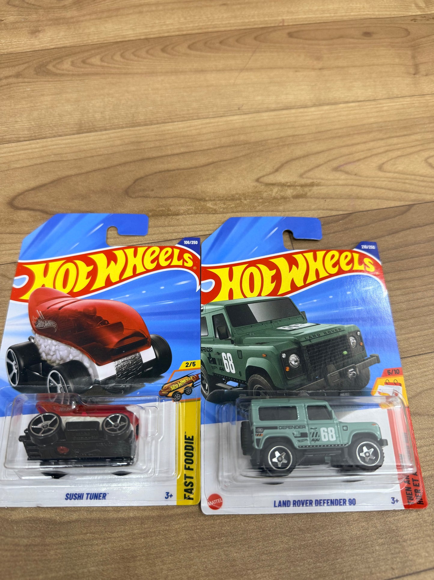 SINGLE HOT WHEELS CAR LANDROVER DEFENDER 90 AND SUSHI TUNER