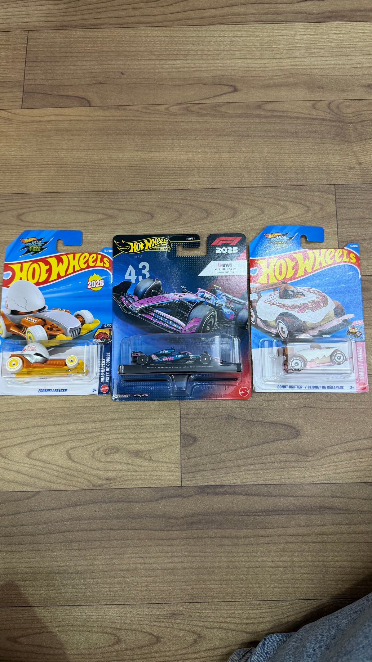 NEW MODELS- Hot Wheels 1:64 Scale Premium Race Team-HRV-11 (FORMULA 1 AST)