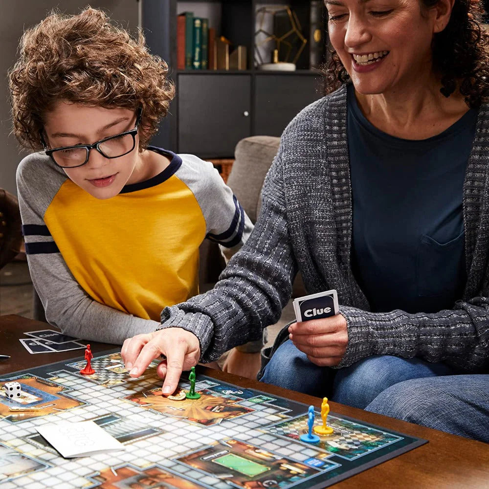Hasbro Gaming Cluedo Classic Mystery Game