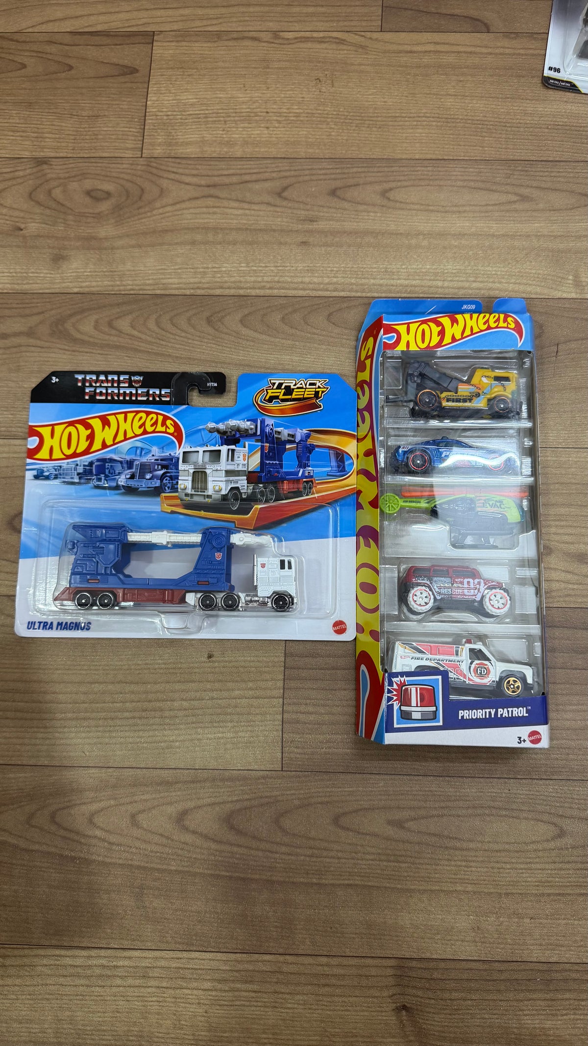 HYT56- HOT WHEELS TRACK FLEET
