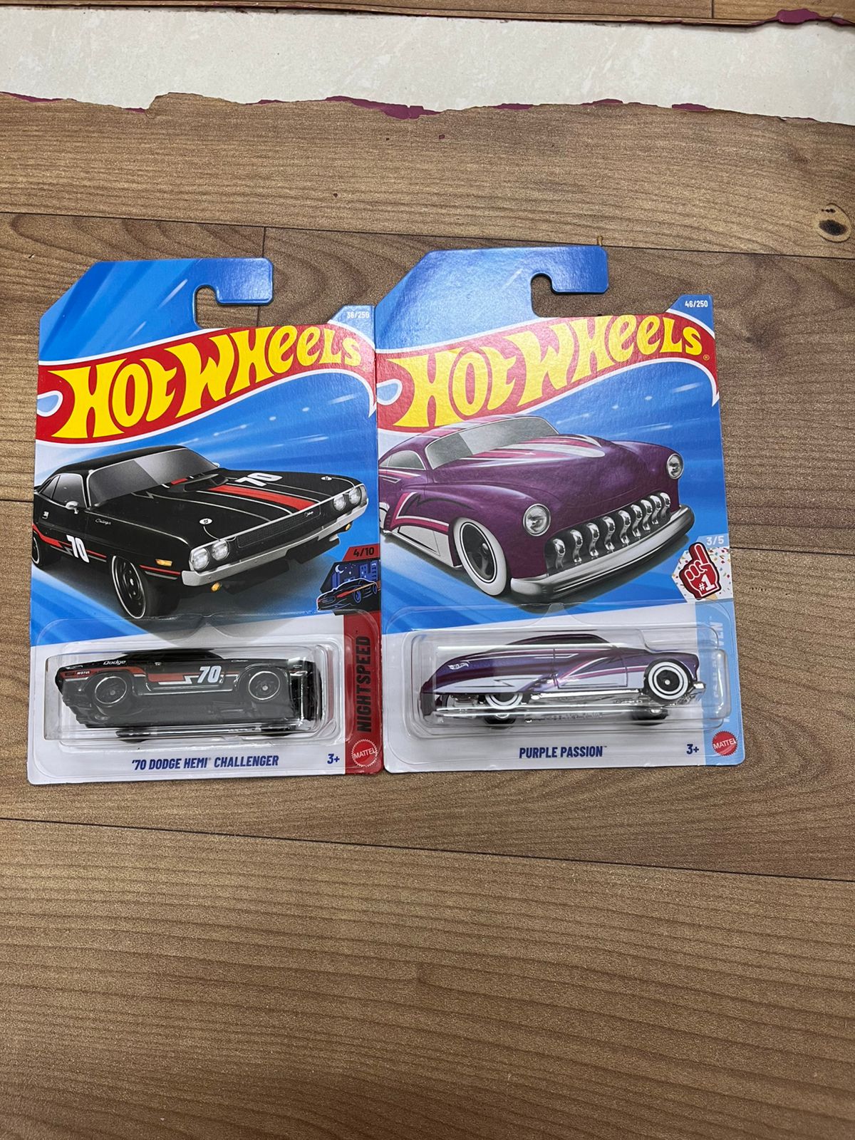 SINGLE HOT WHEELS CAR 70 DODGE HEMI CHALLENGER AND PURPLE PASSION