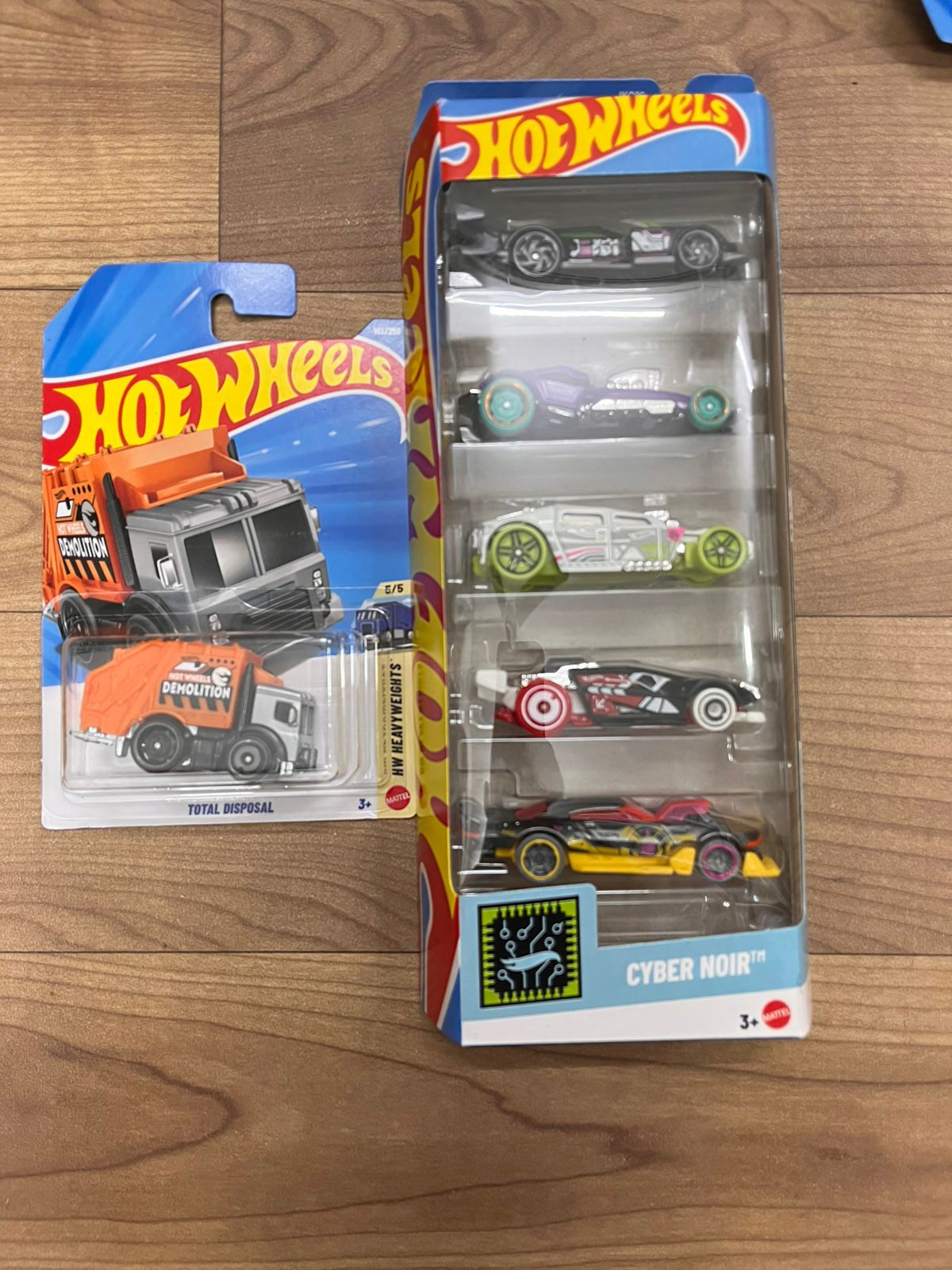 SINGLE HOT WHEELS CAR TOTAL DISPOSAL AND SET OF 5 CARS CYBER NOIR