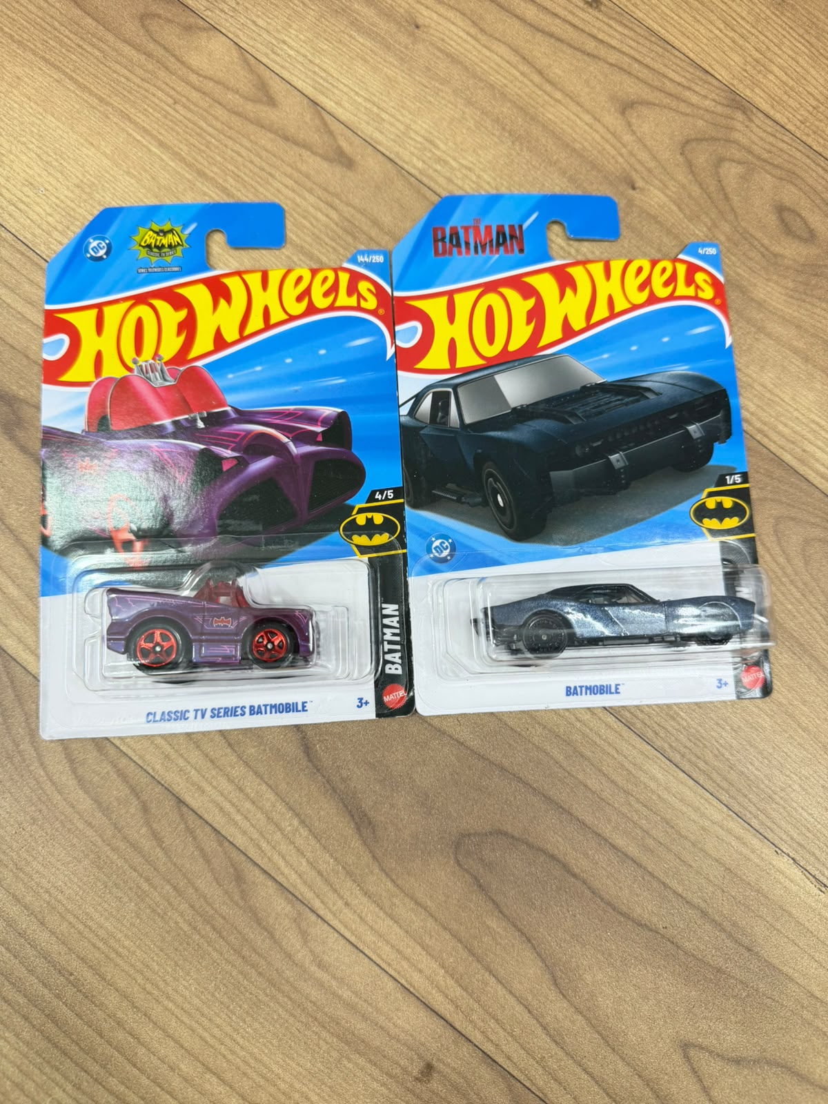 SINGLE HOT WHEELS CAR BATMOBILE AND CLASSIC TV SERIES BATMOBILE