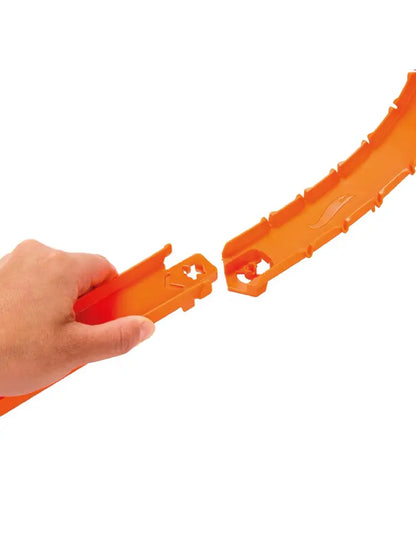 Hot WheelsToy Car Track Set, Track Creator Deluxe Pack & 2 1:64 Scale Die-Cast Vehicles, 25 Feet of Different Length Speed Snap Track & Connectors, JDW42